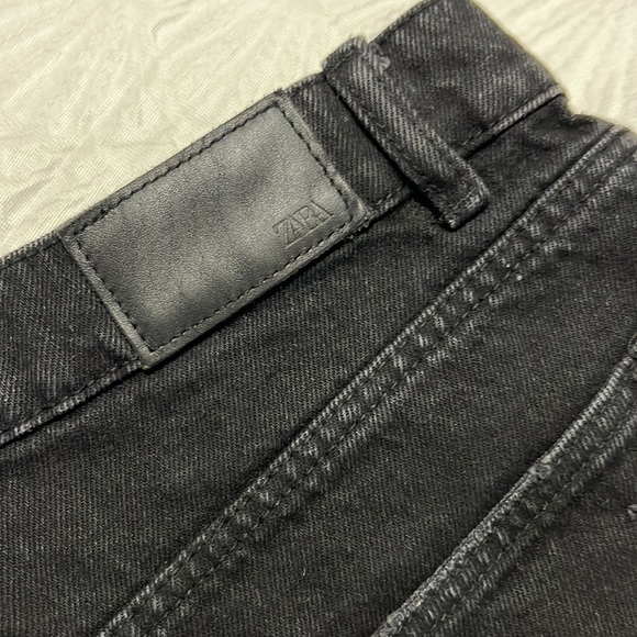 Zara Black denim Jean Shorts - Picture 5 of 6